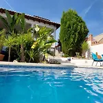 Mondriana Villa *